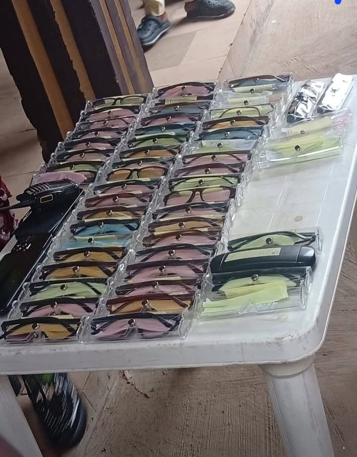 Eyeglasses distribution